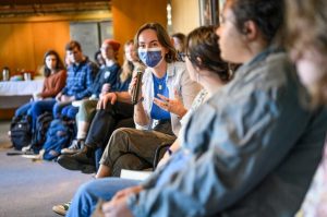 Undergraduate student Sara Mulrooney asks, “What advice do you have for historians who are writing to a public audience?” Photo by Althea Dotzour