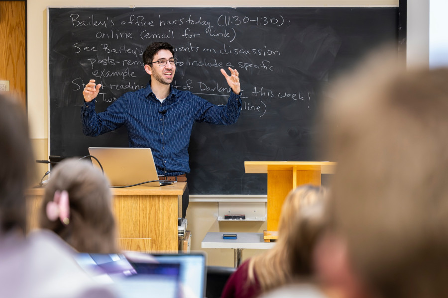 Brandon Bloch Earns 2026 Distinguished Teaching Award